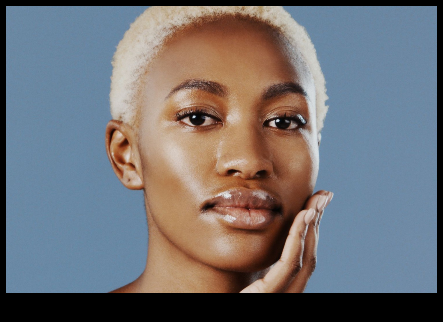 Laiku taupoši spīdumi: ātri uzklāšanas padomi aizņemtiem rītiem