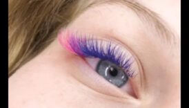 Krāsainas skropstas: eksperimentējiet ar rotaļīgām skropstu tušas nokrāsām