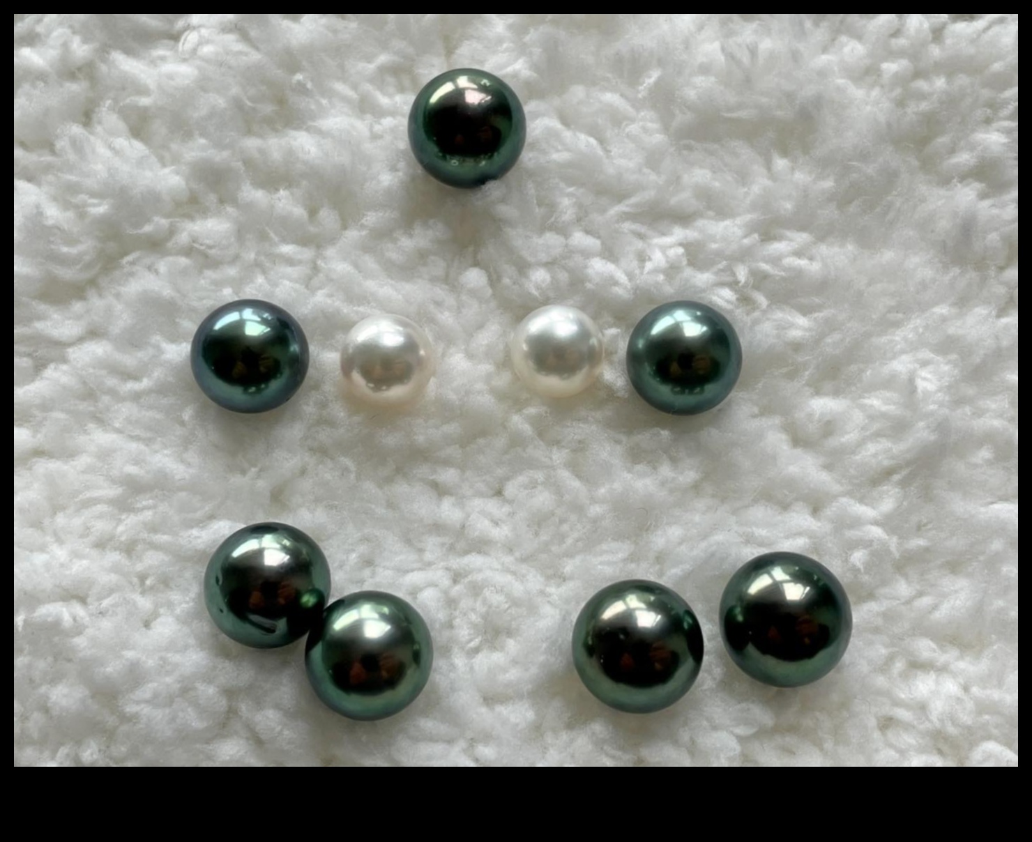 Pure Pearlescence: paaugstiniet savu klātbūtni ar pērlēm