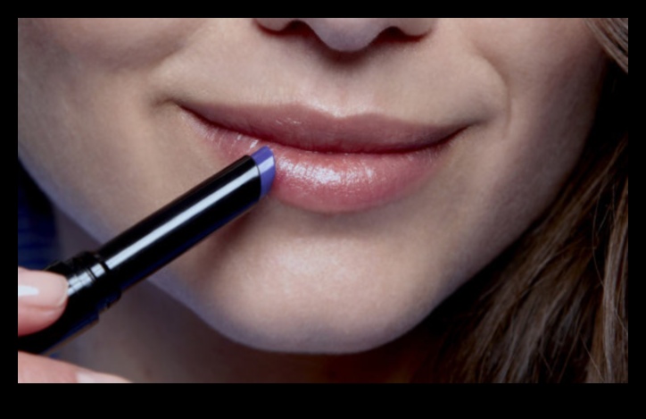 Metāliskie brīnumi: iekļaujiet metāliskus lūpu pārklājus savā izskatā