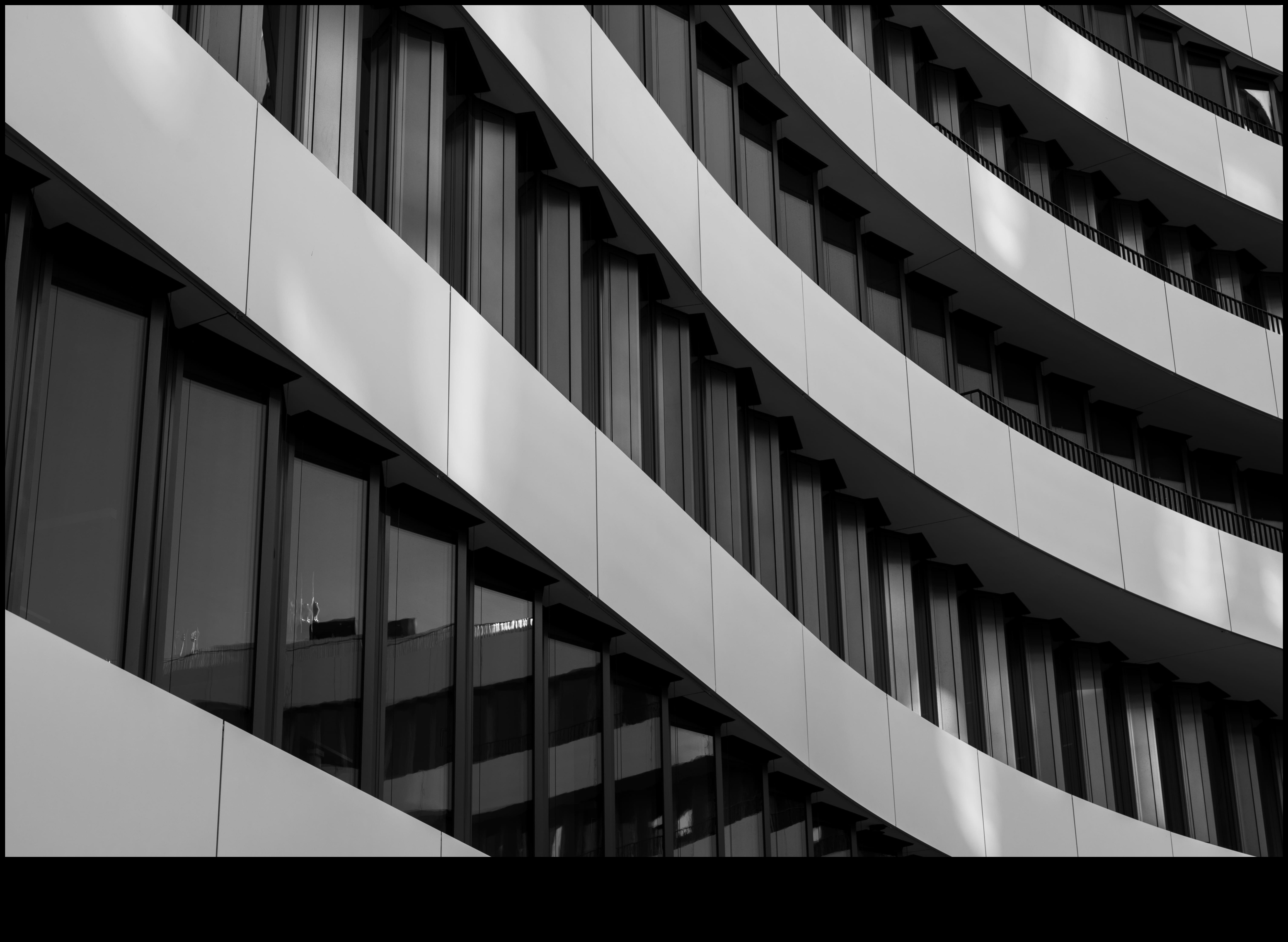 Arhitektūras elegance fokusā: Fotogrāfijas mākslas apguve