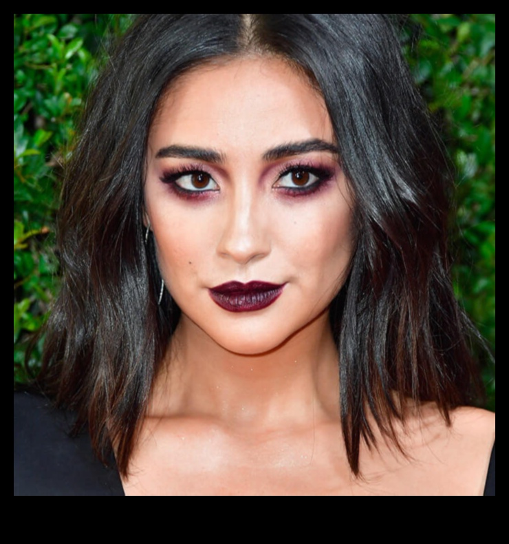 Glam Meets Grunge: nervozi pavērsieni klasiskā ballīšu grima stilā