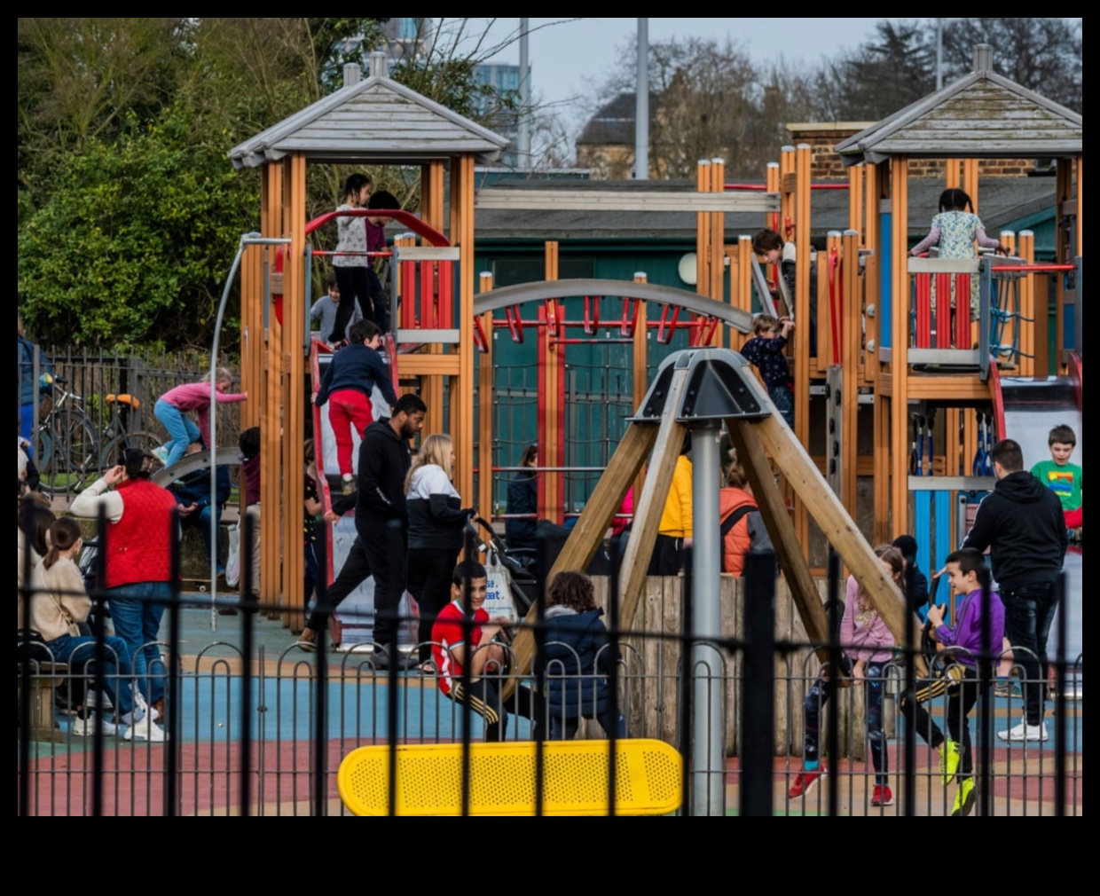 Kā ainavas iedvesmo un ietekmē rotaļu laukumu dizainu?