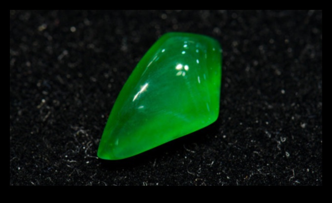 Nefrīta dārgakmens: izbaudiet zaļo nefrīta dārgakmeņu bagātību