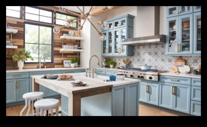 Lauku mājas stila virtuves dekors