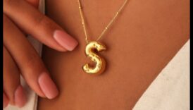 Burvīgi jūsu: personalizējiet savu stilu, izmantojot mūsu burvīgās kaklarotas