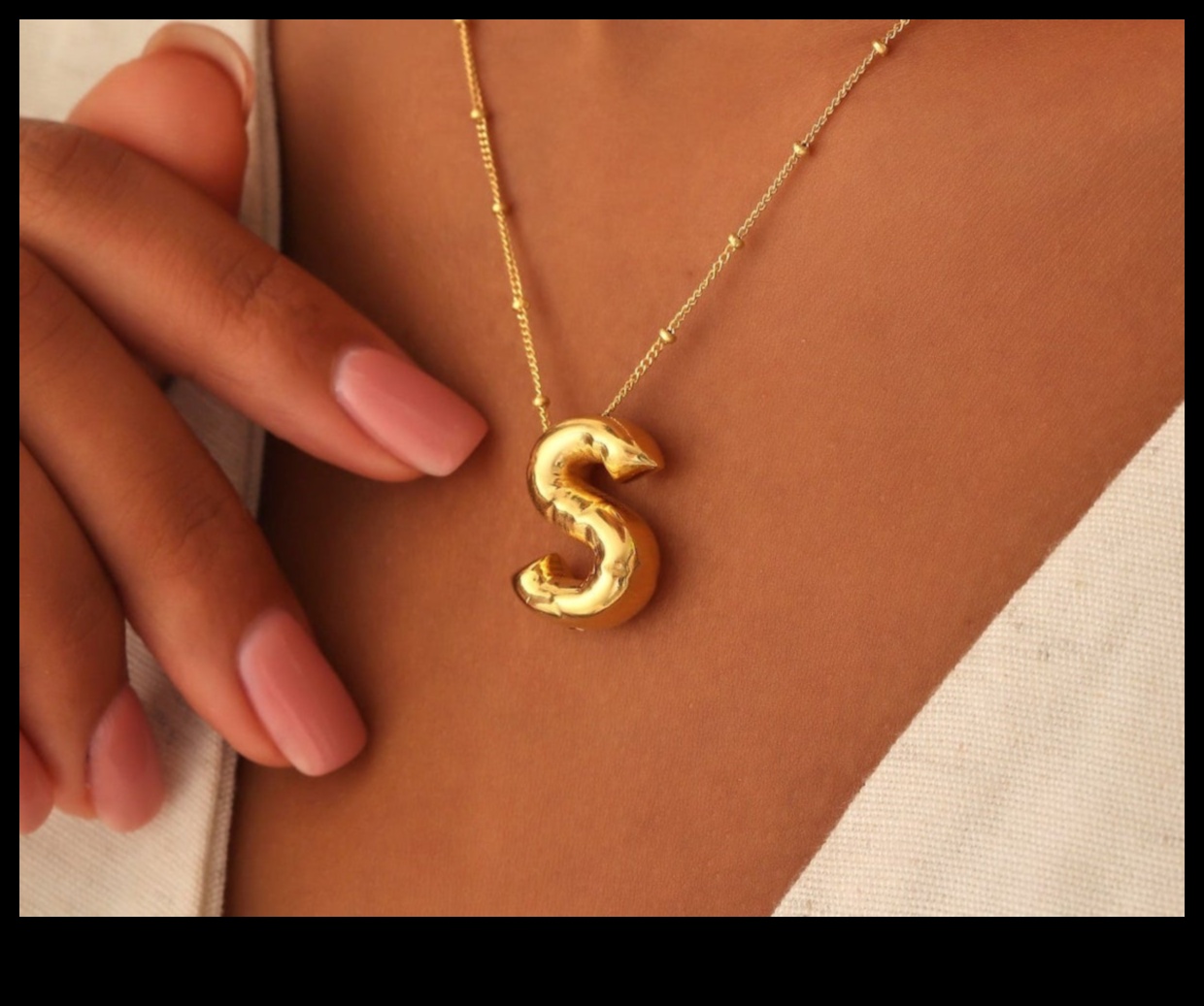 Burvīgi jūsu: personalizējiet savu stilu, izmantojot mūsu burvīgās kaklarotas