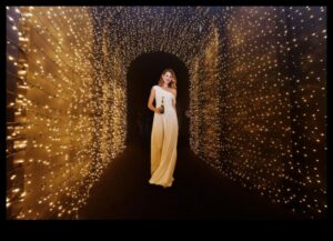 Putojošā elegance: apžilbiniet mūsu komplekta dzirksti